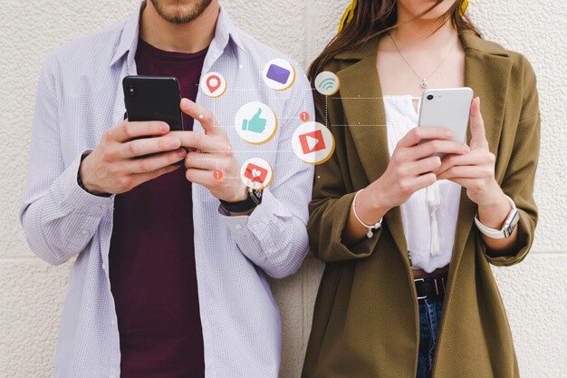 Happily Connected – The Effects of Social Media on Personal Relationships